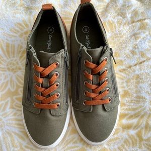 Cat & Jack size 4 shoes